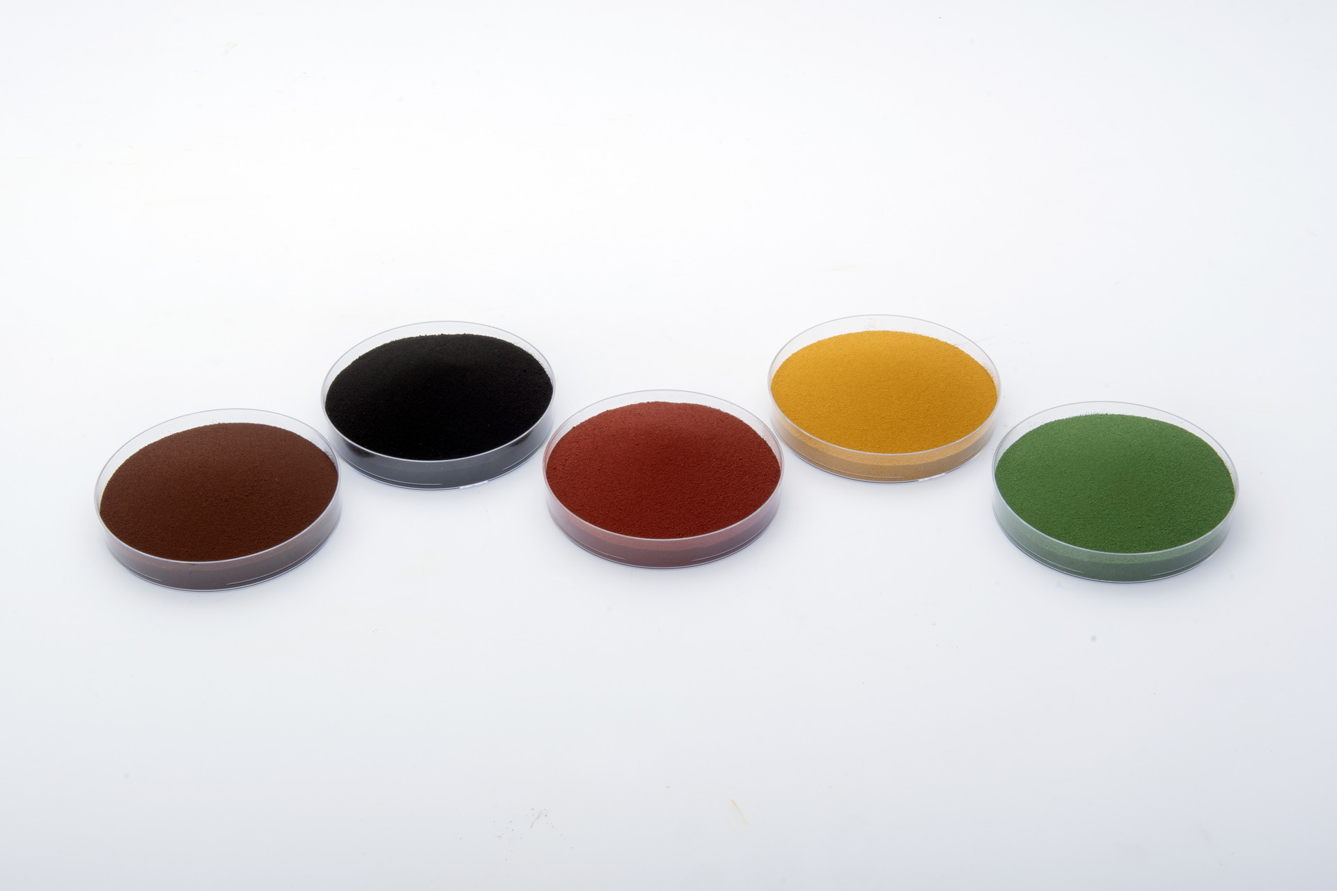bayferrox color pigments in petri dishes