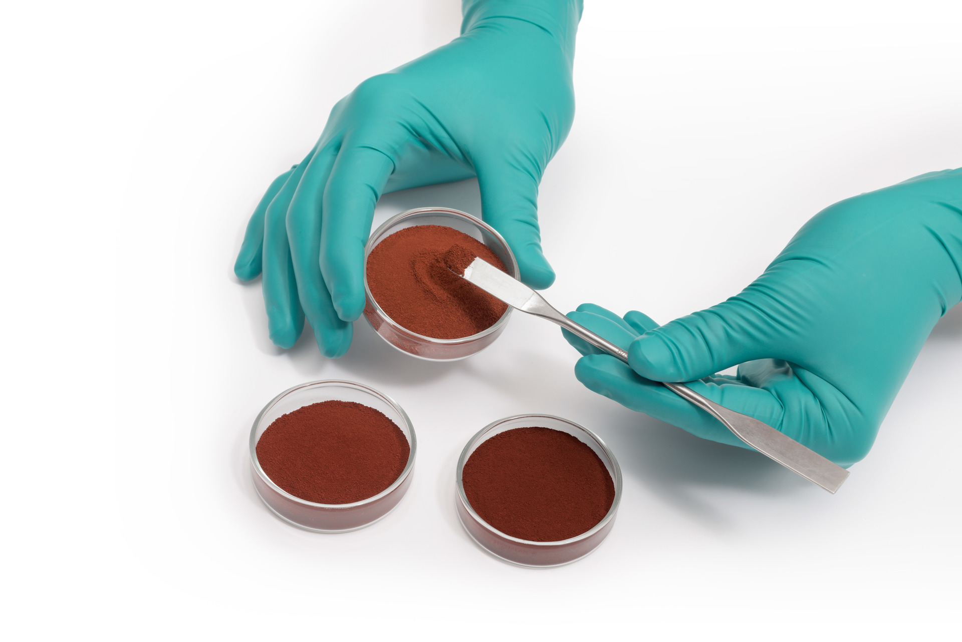 Red iron oxide pigments for coatings