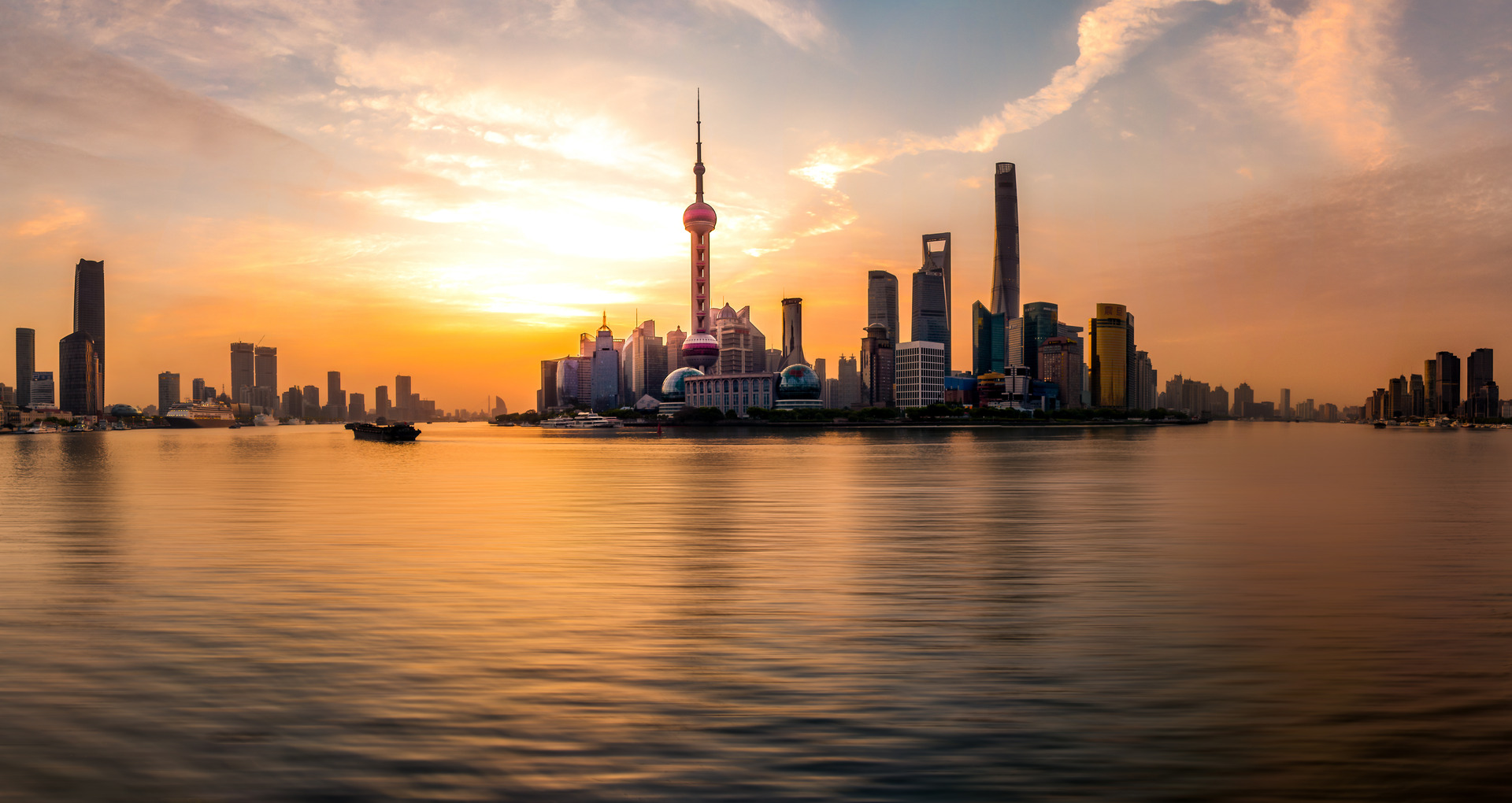 The panoramic sunrise over the Shanghai 