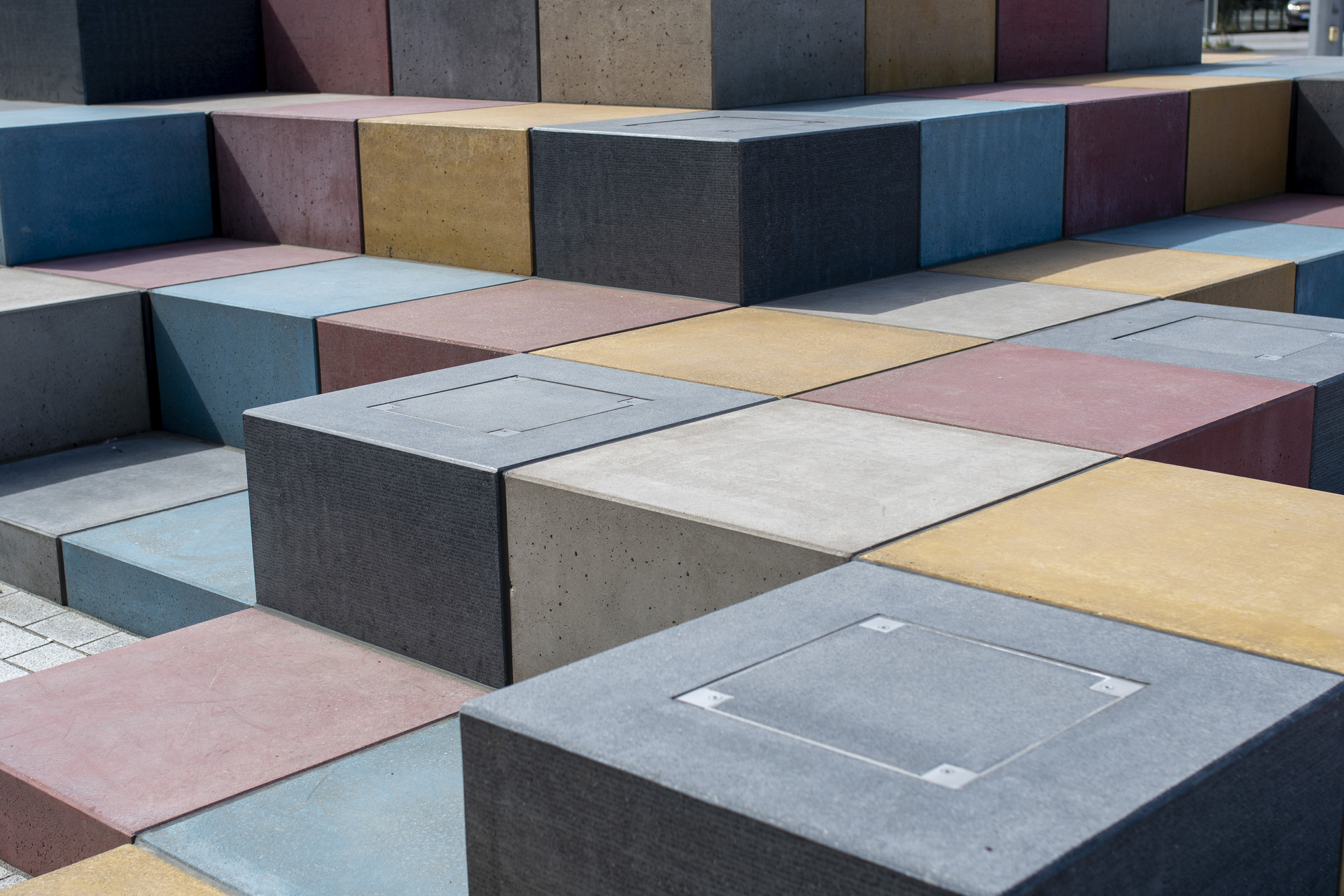 Concrete cubes at Urban Star sculpture, colored with Bayferrox pigments