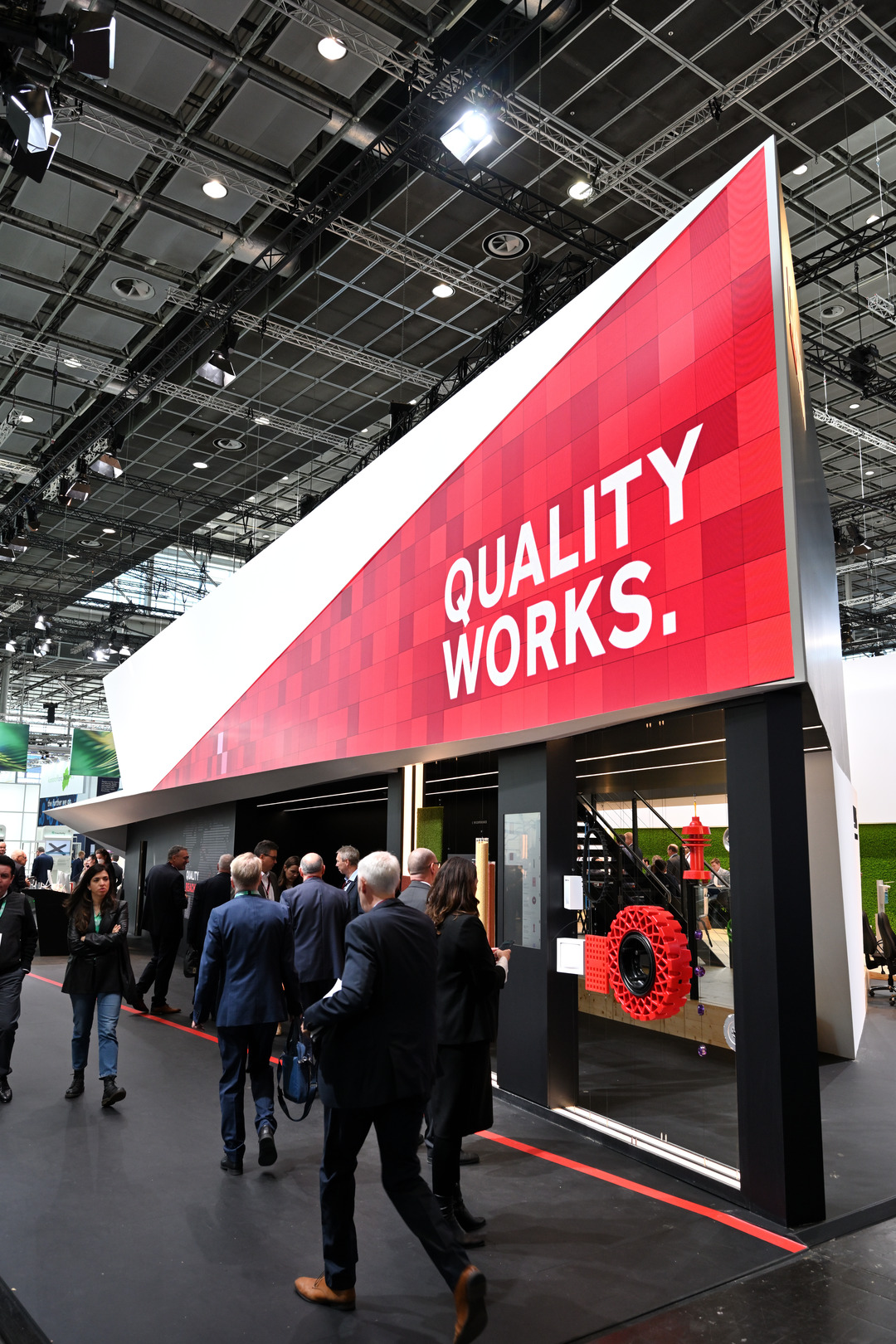 [11:32] Koch, Matthias
„Quality Works“: LANXESS setzt bei der K 2022 auf Elektromobilität und Nachhaltigkeit.„Quality Works“: LANXESS setzt bei der K 2022 auf Elektromobilität und Nachhaltigkeit.
