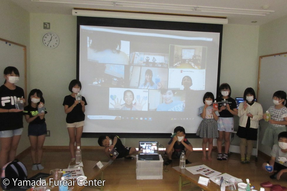 Ten children attended the “LANXESS Climate Class and Science Experiment Workshop” at Yamada Fureai Center 