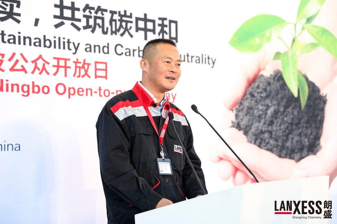 Dr. Cheng Xu, Head of LANXESS Inorganic Pigments Business Unit, APAC, General Manager of Ningbo site, made a speech in the opening ceremony.