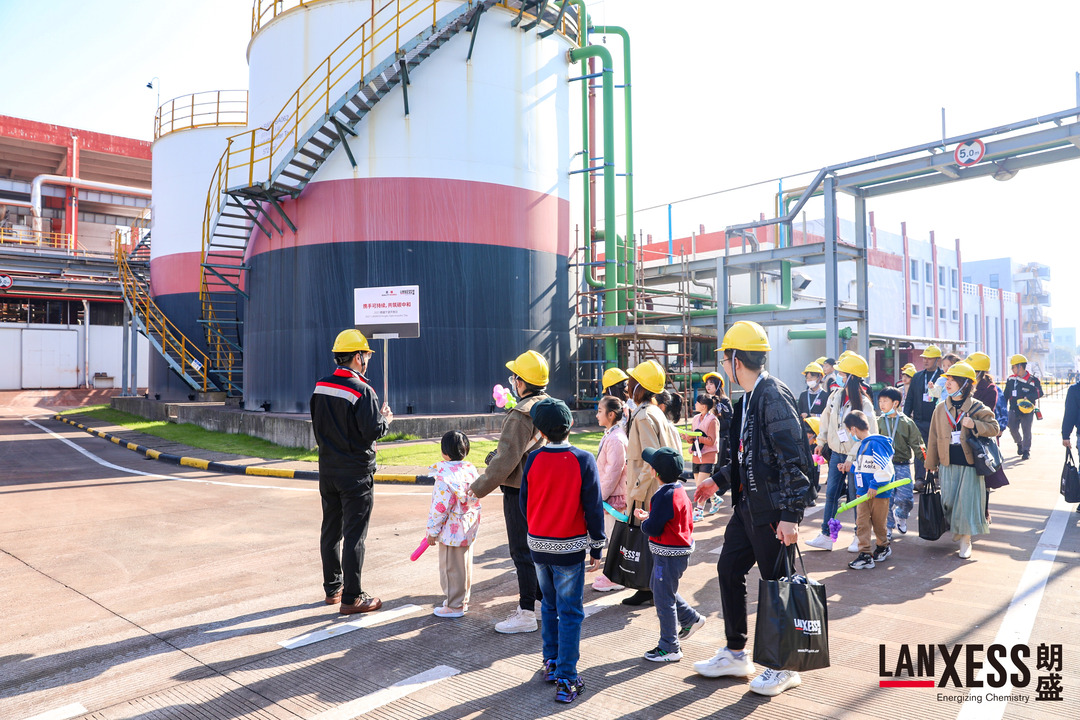 By visiting the plant, the guests were able to gain insights into the operations of a state-of-the-art iron oxide production site.
