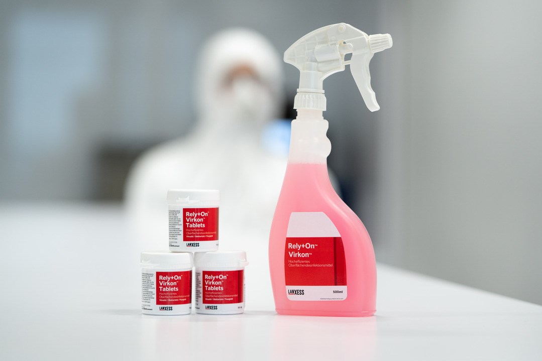 Application of the disinfectant Rely+On Virkon
