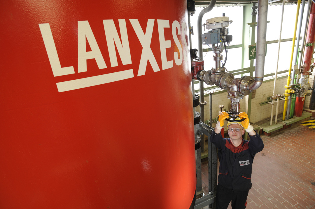 LANXESS produziert unter anderem an seinem Standort Leverkusen hochwertige Industriechemikalien, wie verschiedene Aromaten und Amine mit einem breiten Anwendungsspektrum.