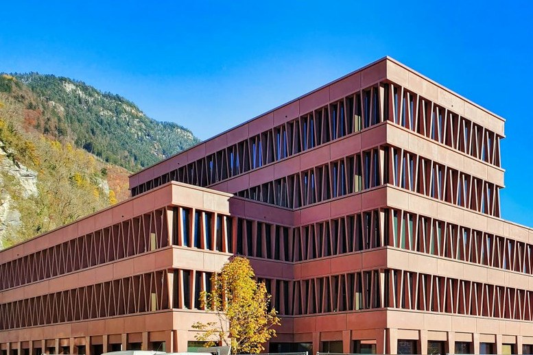 Headquarter Jäger Bau GmbH, Austria, Voralberg
Exposed concrete building colored with Bayferrox