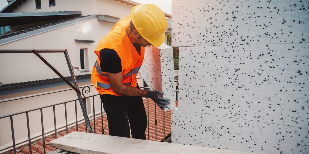 Polystyrene thermal cladding for energy saving on a construction site
